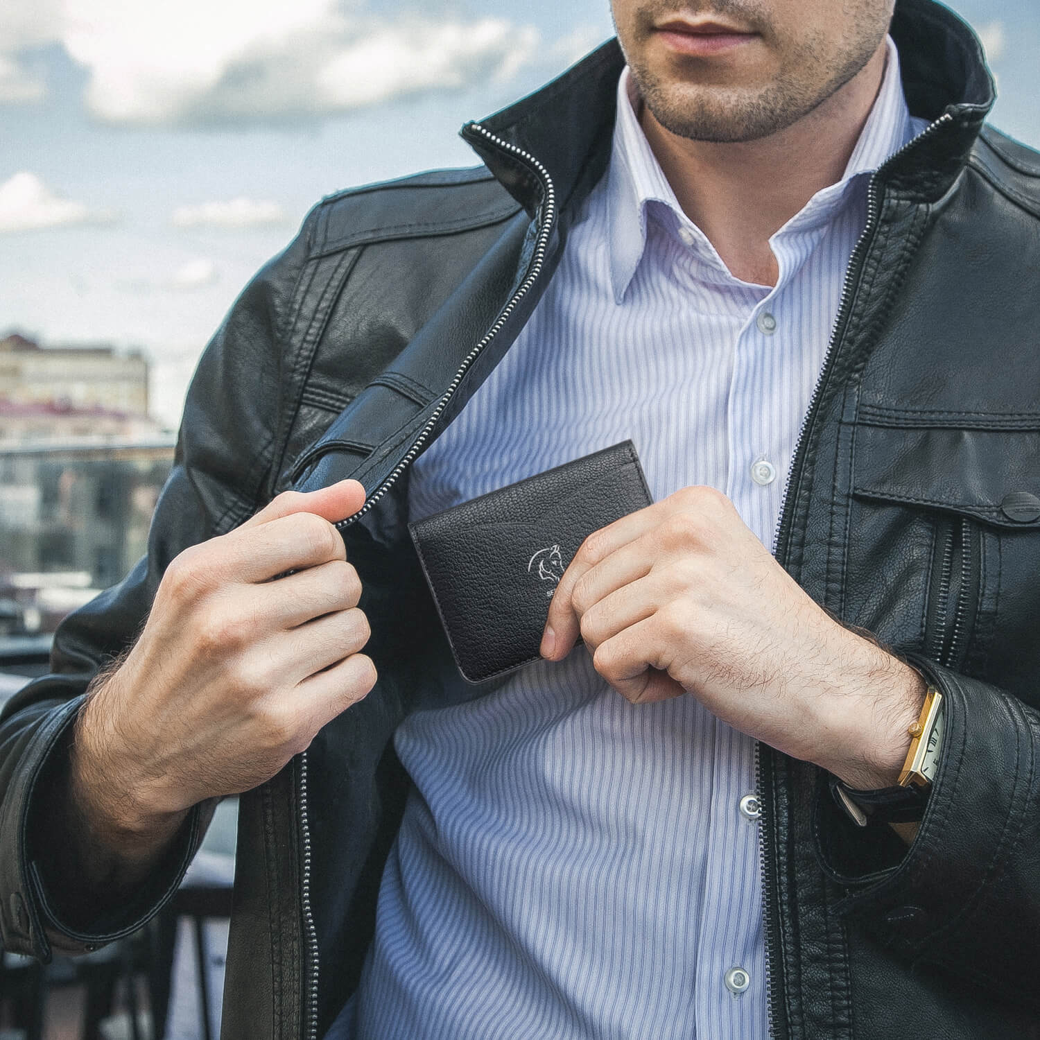 Serel's Gracious Bifold Wallet Getting into the inside pocket of your coat