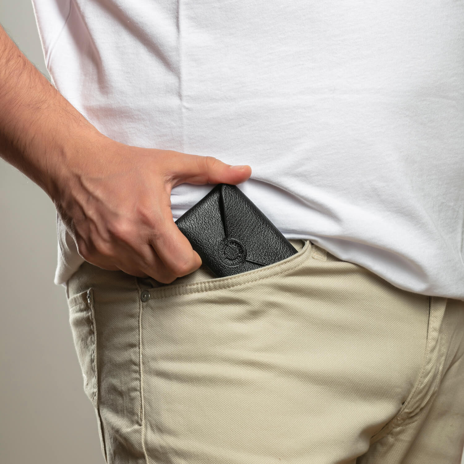 Serel's Exclusive Credit Card Holder As the wallet goes into the front pocket of the trousers